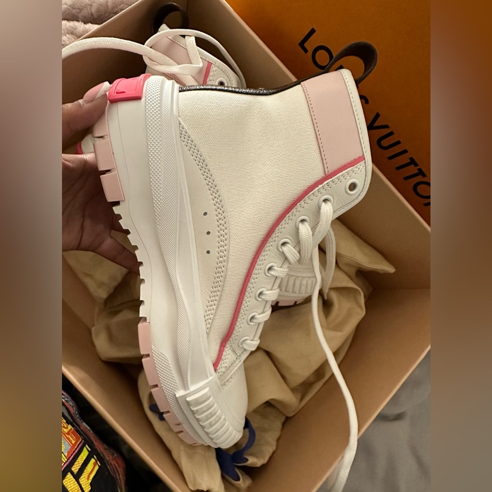 Louis Vuitton Boot - Louis Vuitton Squad Sneaker Boot - Picture 5 of 5